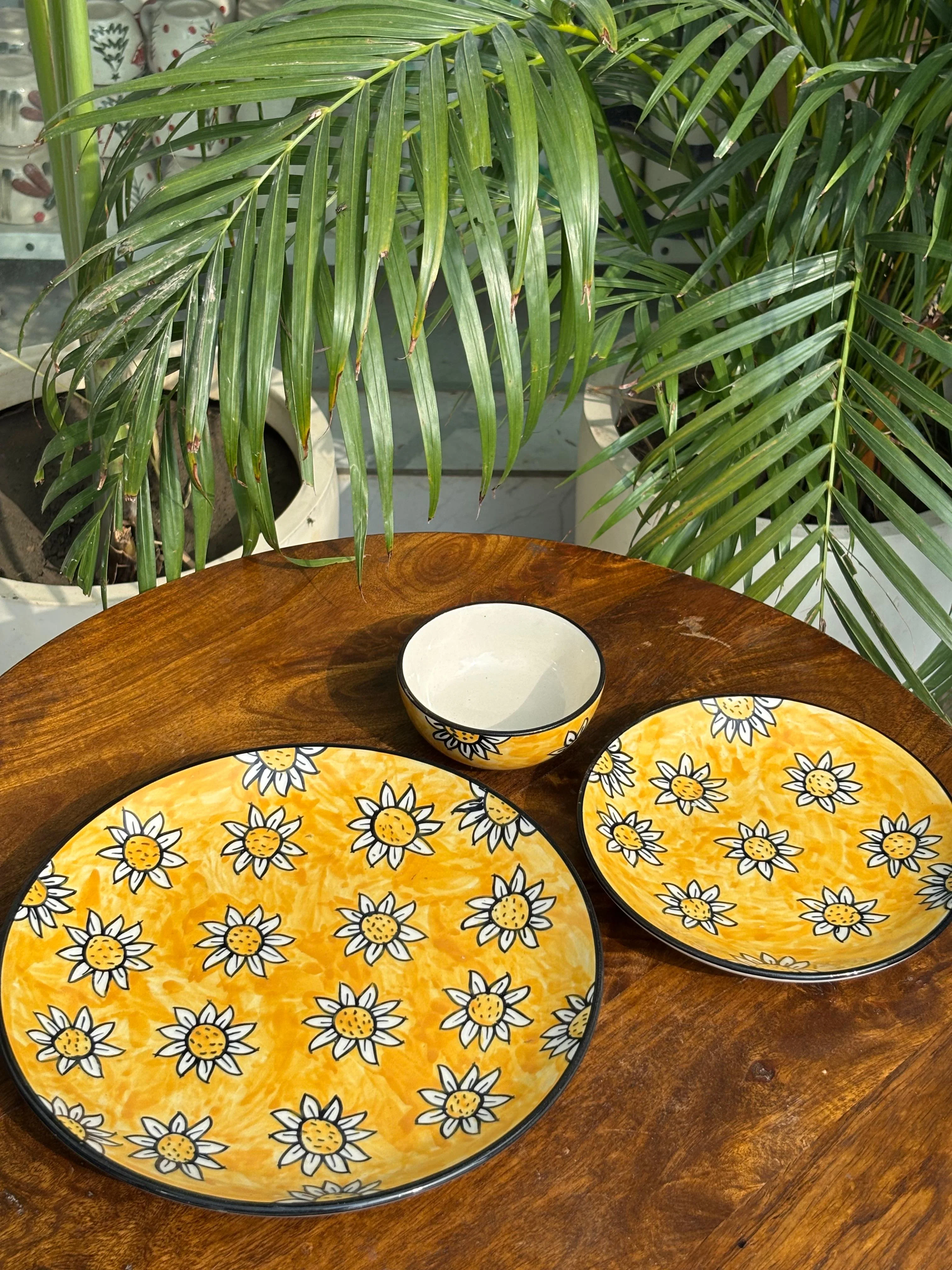 Golden Daisy Handcrafted Premium Dinner Set (Set of 7) - Image 4