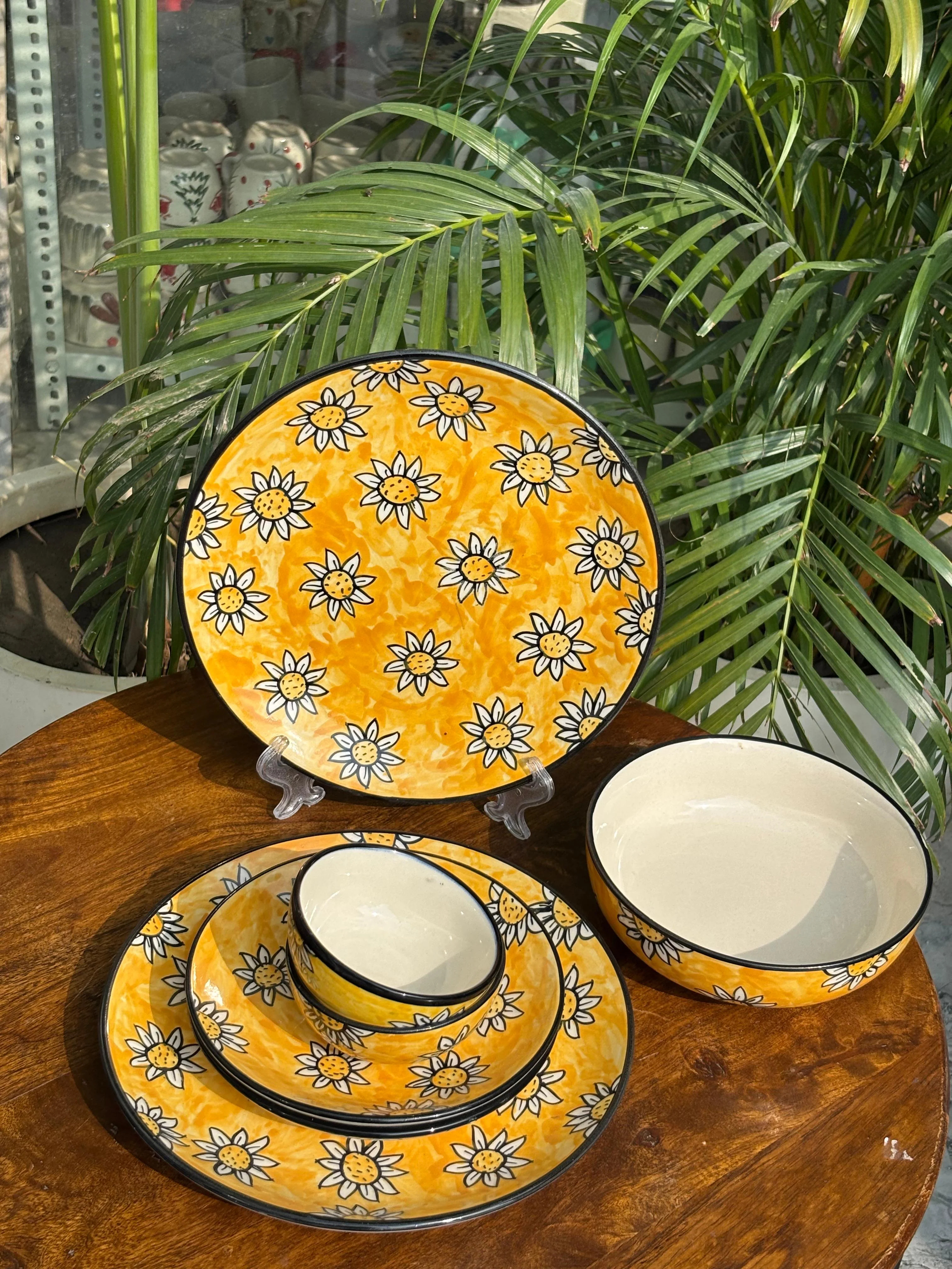Golden Daisy Handcrafted Premium Dinner Set (Set of 7) - Image 5