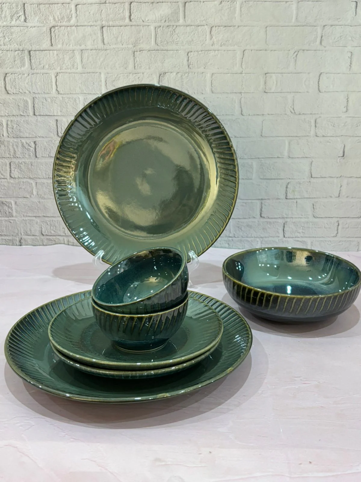 Olive Green Line Glaze Dinner Set (Set of 20) - Image 2