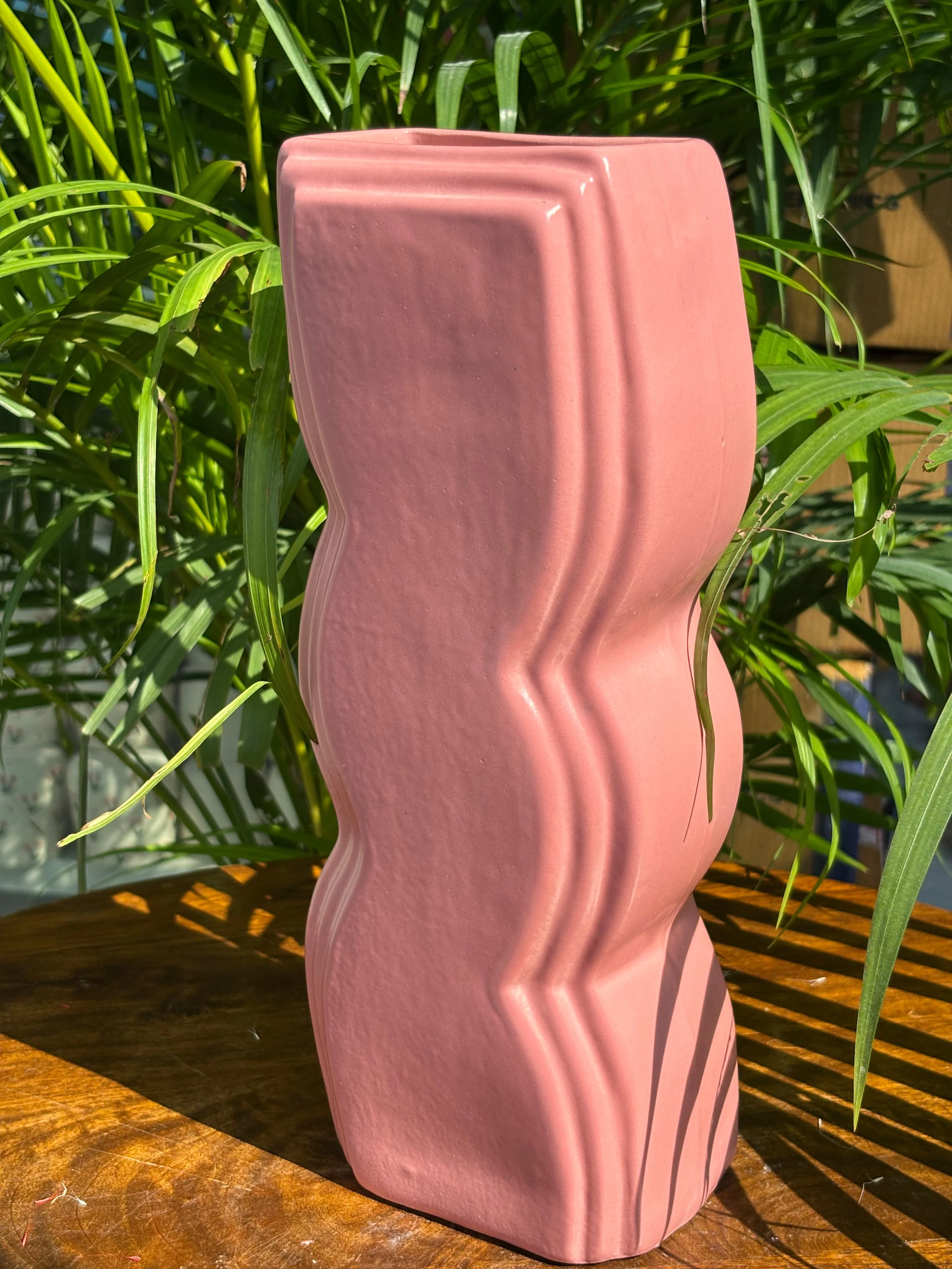Rosé Wave Vase - Image 3