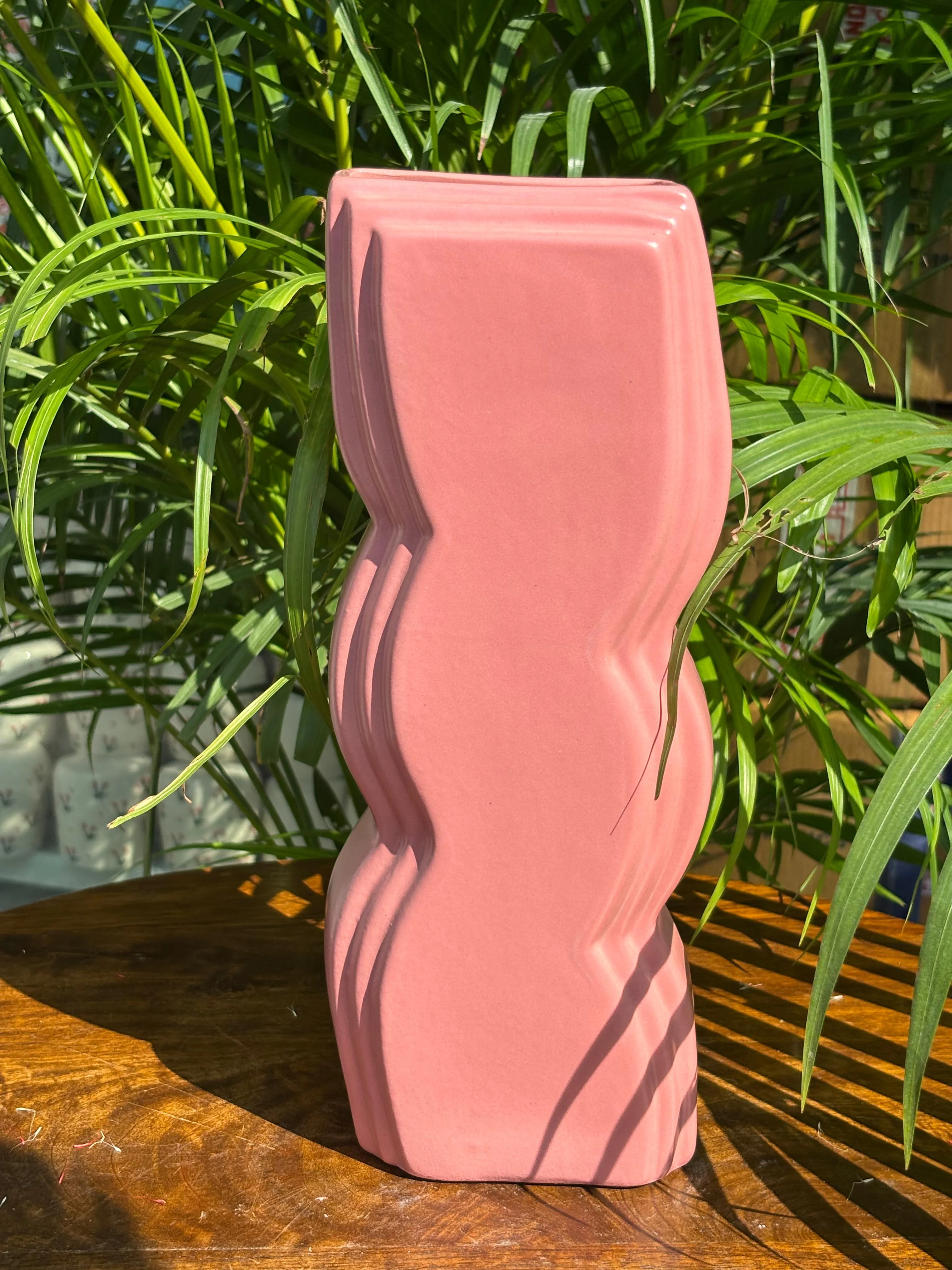 Rosé Wave Vase - Image 4